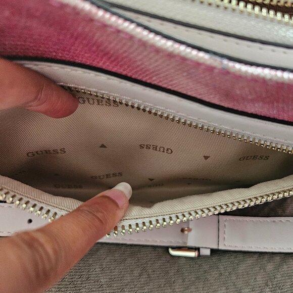 GUESS X BANKSY BRANDALISED TOP ZIP SHOULDER - Handbag - Picture 7 of 11